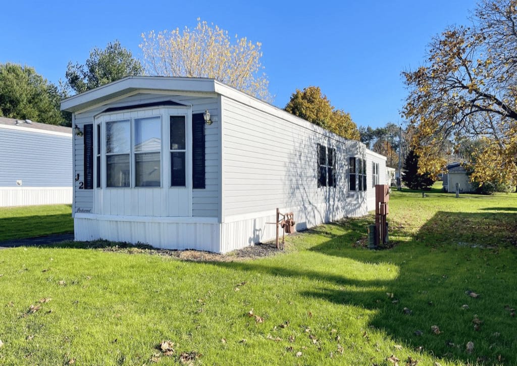 Manufactured home with yard